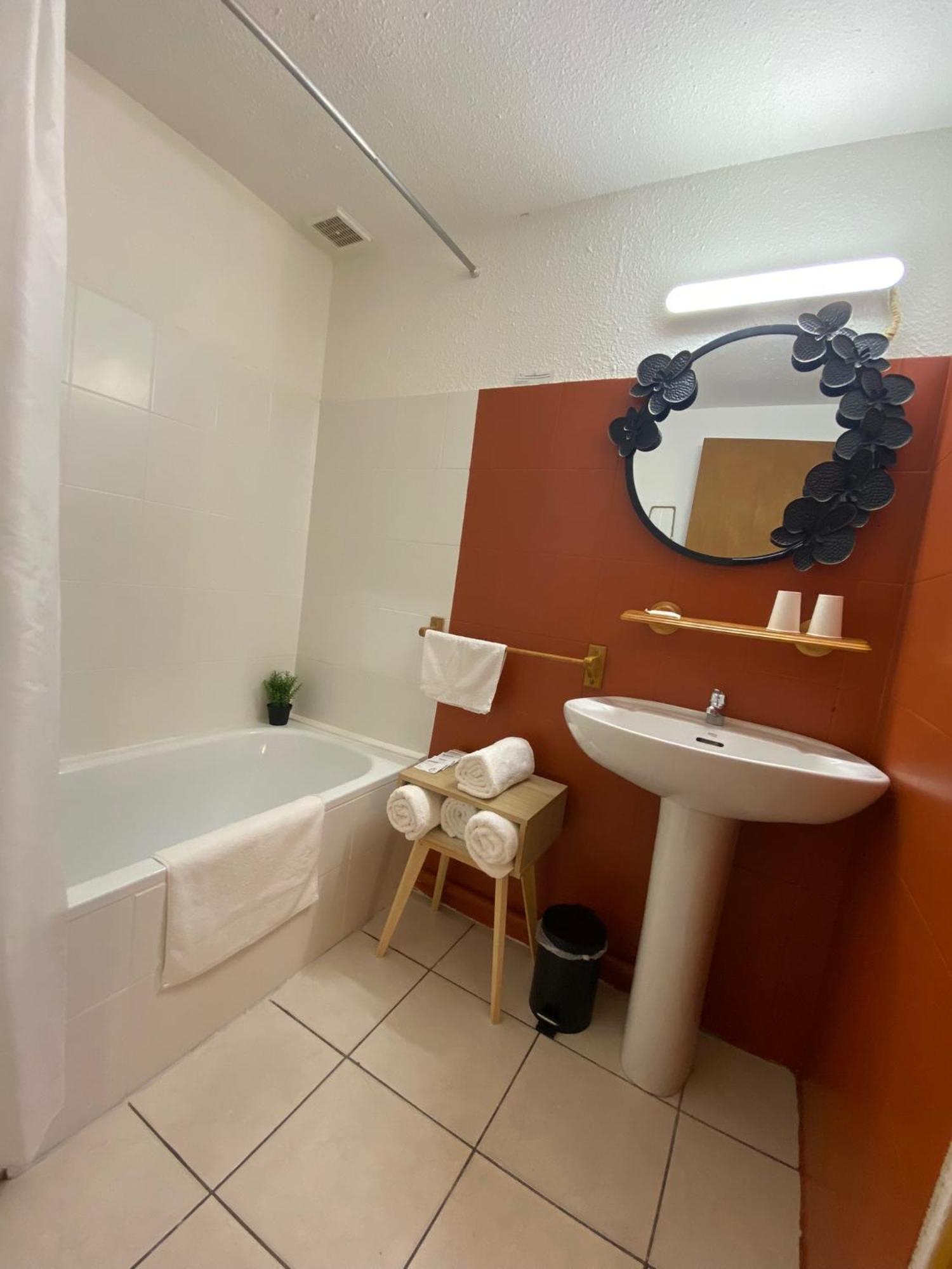 Os-Thel, Chambres A Louer Tautavel Bagian luar foto